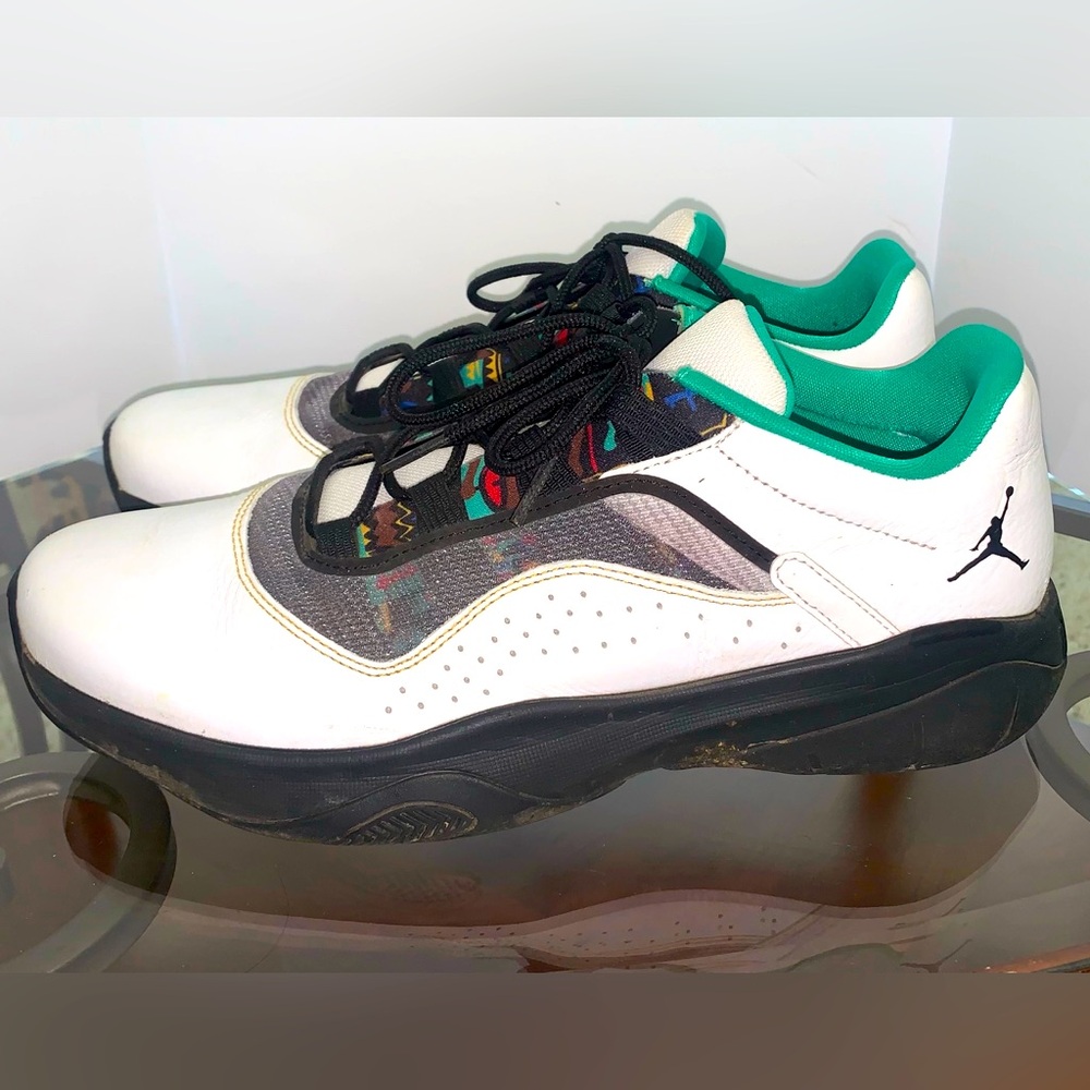 Air Jordan 11 CMFT Low
Urban Jungle Gym Size 11